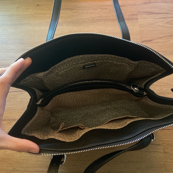 Guess Tote bag purse - Picture 4 of 4